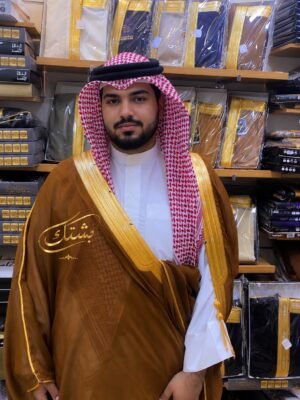 البشت الملكي الأشقر