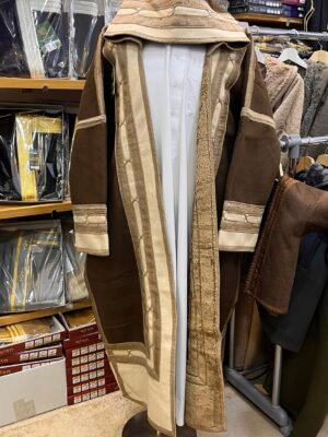 فروة من الجوخ الفاخر والفرو الناعم بني