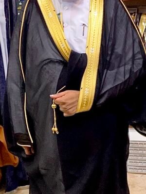 بشت الفخامة الأسود بدقة الطابوق والمروبع