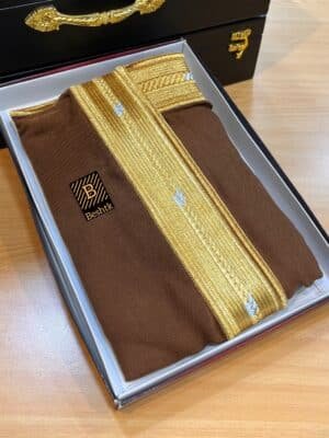 بشت شبابي أشقر